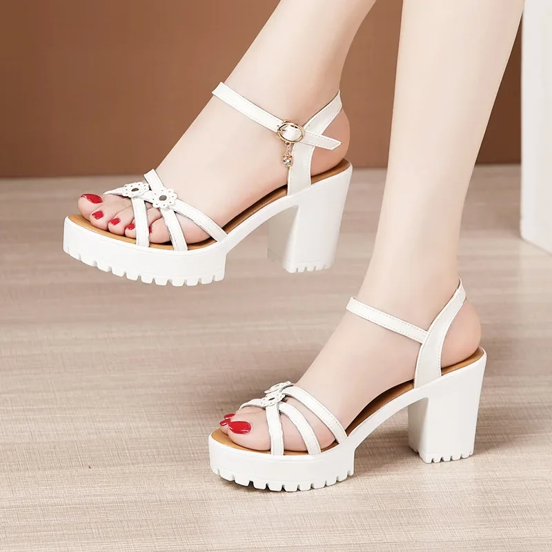 8cmの小サイズ（32-43）エレガントな花柄ソフトレザーシ - Leather Work Heels のレビューと価格